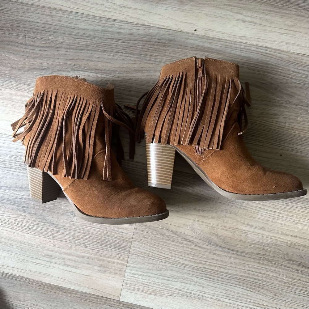 Mossimo Supply Co. Women's Tan Leather Fringed Heeled Boots NWOT size 8